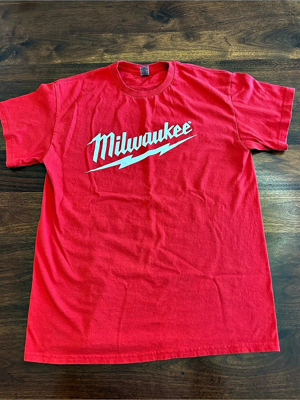 Milwaukee Logo T-Shirt in Red Size Medium